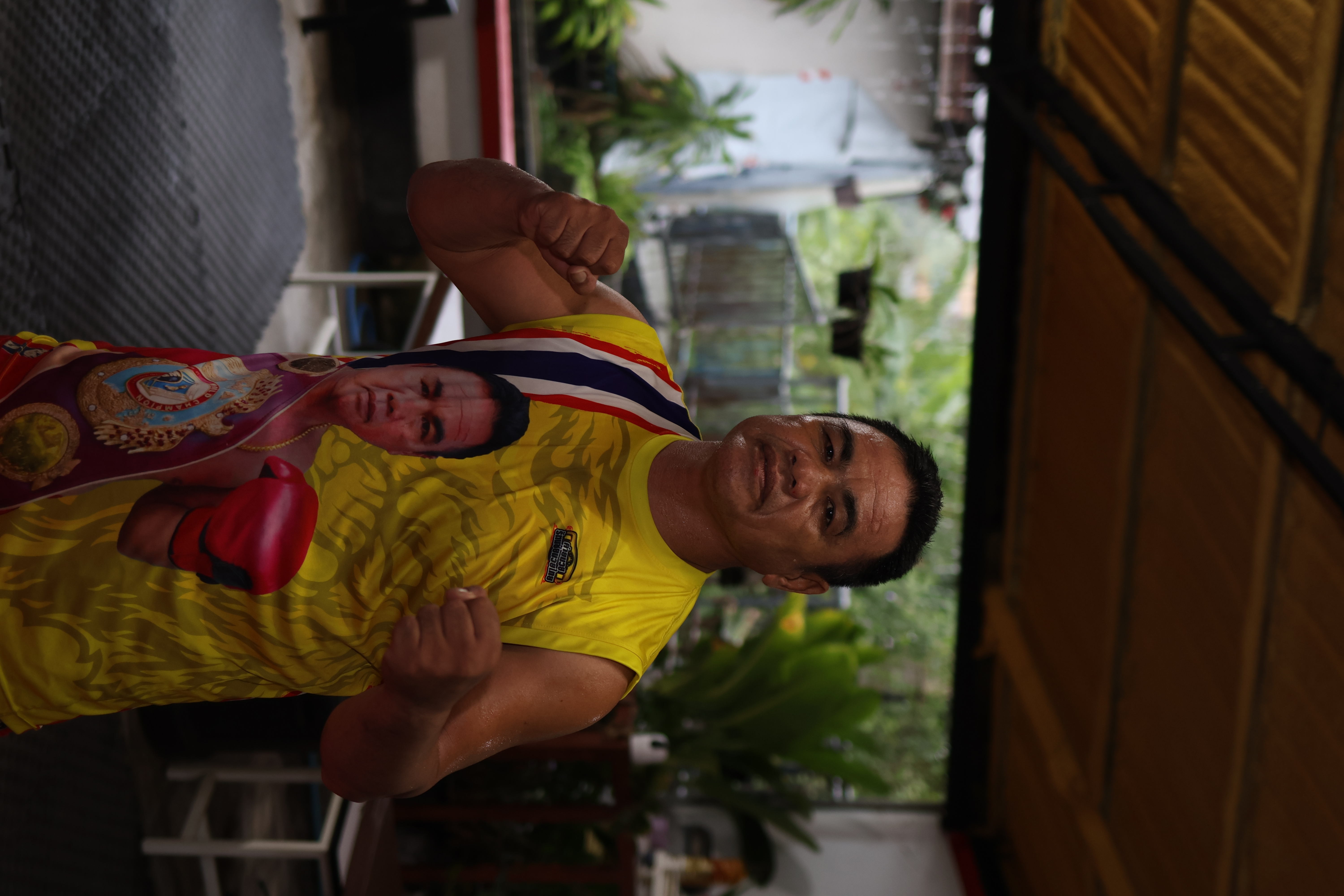 Kru Lek (Ratanachai Sor Vorapin), former WBO Bantamweight Champion, corner coach at Sitjaroonsak